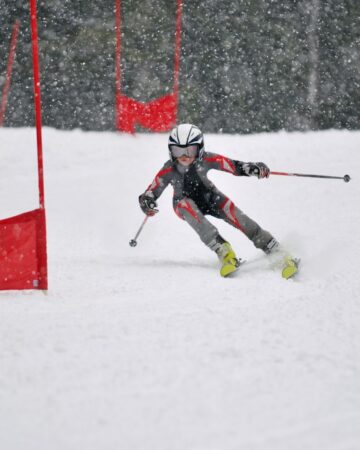 Kid ski racing